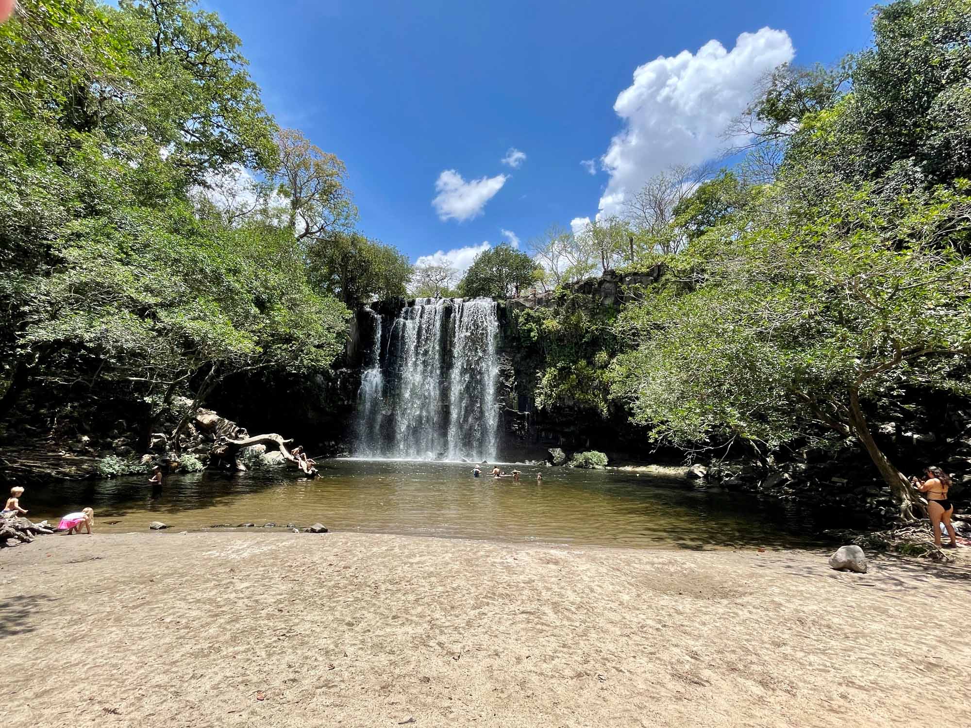 Llanos del Cortés Waterfall